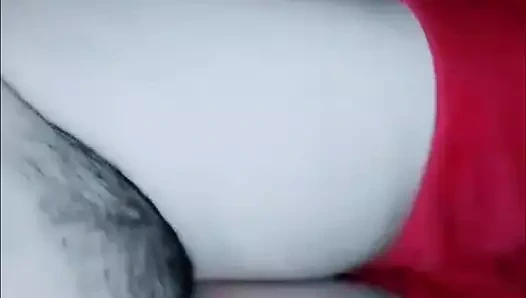 Josh üniversiteden seksi videolar izledikten sonra yavaşça kıyafetlerinin yanına geldi