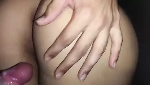 Genç rabuda yarağıma binmek için eve gitmek için sabırsızlanıyor.