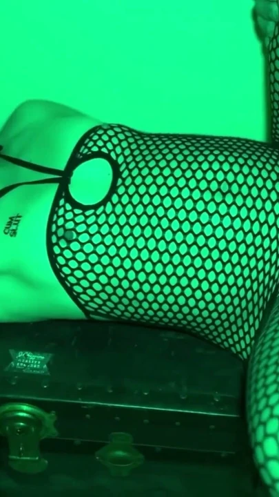 Ranger Rick yeni bir Anal SlutterFly türü keşfediyor - Vanessa Cliff | Clip 2