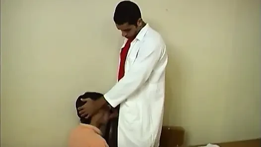 Zonklayan anal dilleme ve olgun delikanlıları derinden sikiyor