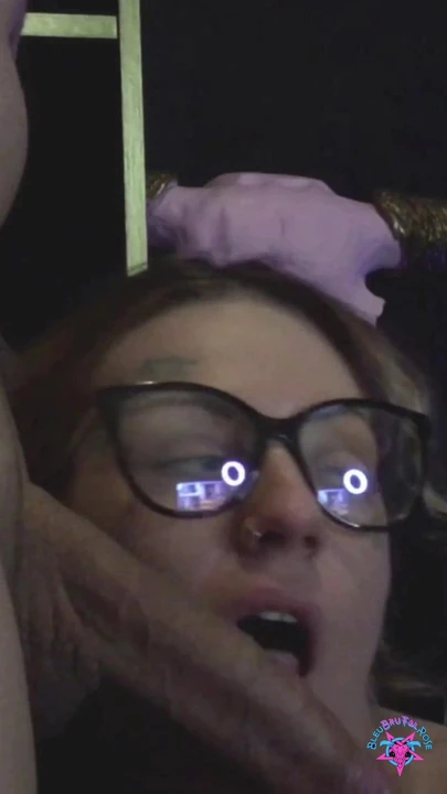 ГОРНИЧНАЯ РОЗА - ПОЛНОЕ ПОРНО ВИДЕО НА МОЕМ ПРОФИЛЬ