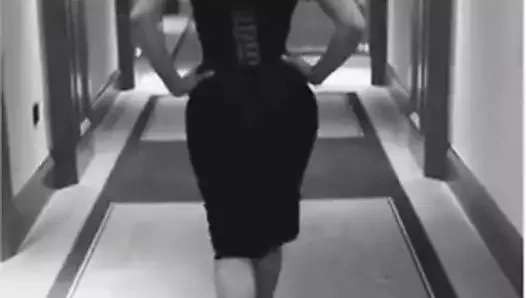 Salma hayek uzaklaşıyor klibi