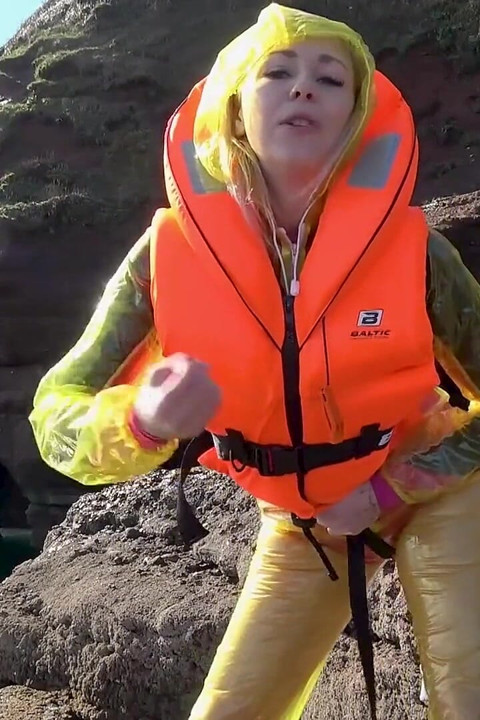 Lifejacket, pvc ve neoprene güneşleniyor ve dölleniyor