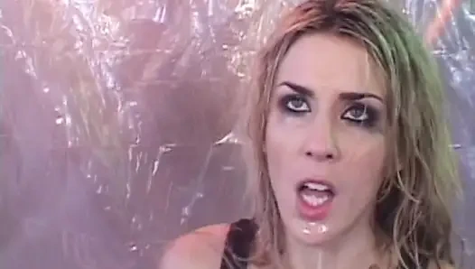 Çarpıcı lezbiyen Fransız kızlar oyuncaklarla dağınık eğleniyor