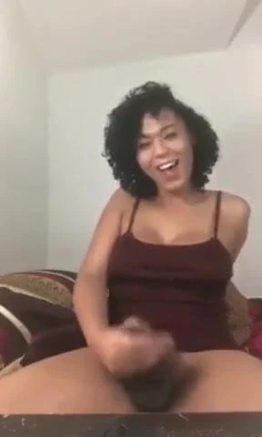Pretty Shemale cum