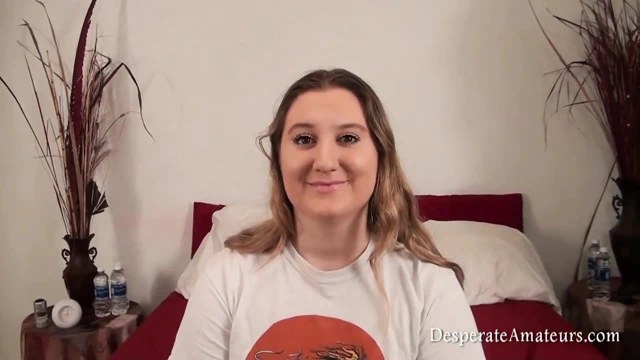 Çaresiz amatörler Alice, Alisha Adams ve Amber Lee sıkı amcıklarını büyük beyaz yarakla sertçe siktiriyor