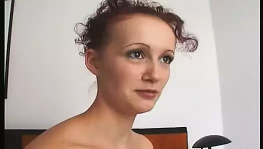 minyon kız onu sıkı KEDİ açar