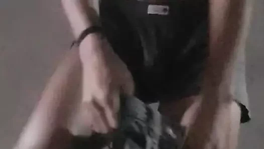 Genç oğlan güzel vücut bir kez boşalma henüz yeterli değil