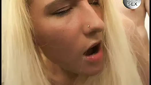 Erste Bukkake Party fuer Jennifer