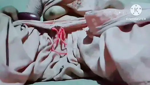 Çok ateşli ateşli seksi amcık soğuması için çok fazla zaman alıyor