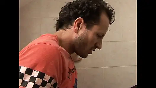 Edepsiz bir esmer george uhl tarafından sert sikiliyor