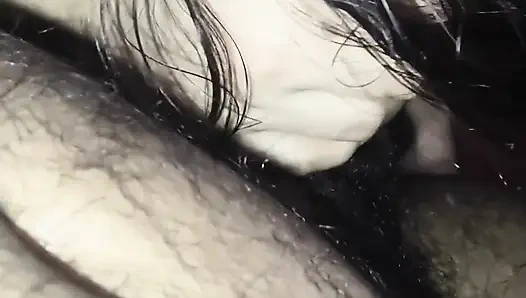 Geceleri sikimi Divya'nın ağzına sokuyorum.