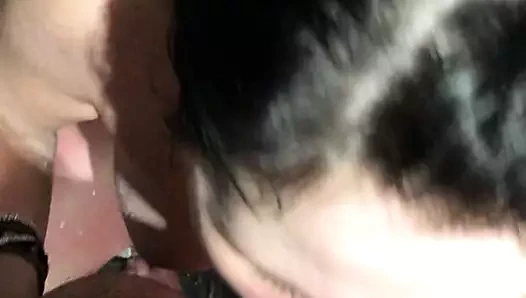 Olgun sürtük vermek oral seks ve öğürme