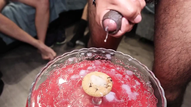 Супер спермоприемное печенье, ойка... Игра с печеньем со спермой!!