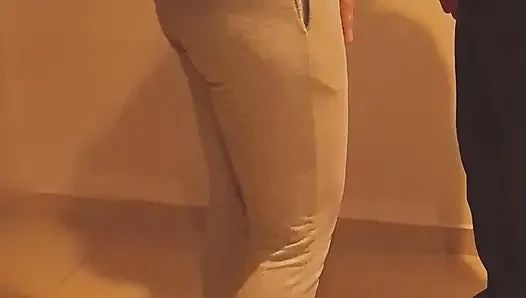 Maskeli ateşli evli kadın arkadaşına söz verdiği sakso ve meme sikişi veriyor