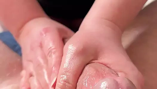 Topallıktan tonlarca döle kadar yarağını ellerimin her yerine sürtüyor