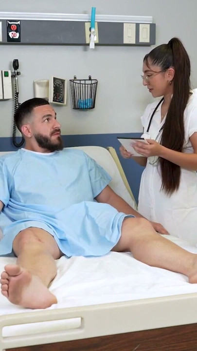 Üç Ateşli Doktor Şanslı Hastanın Sikine Sırayla Zıplıyor | Bölüm 1