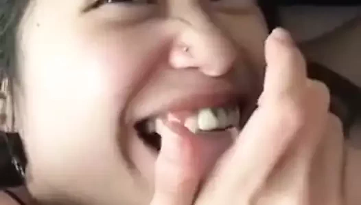 En iyi arkadaşımın sevgilisi beni emiyor.