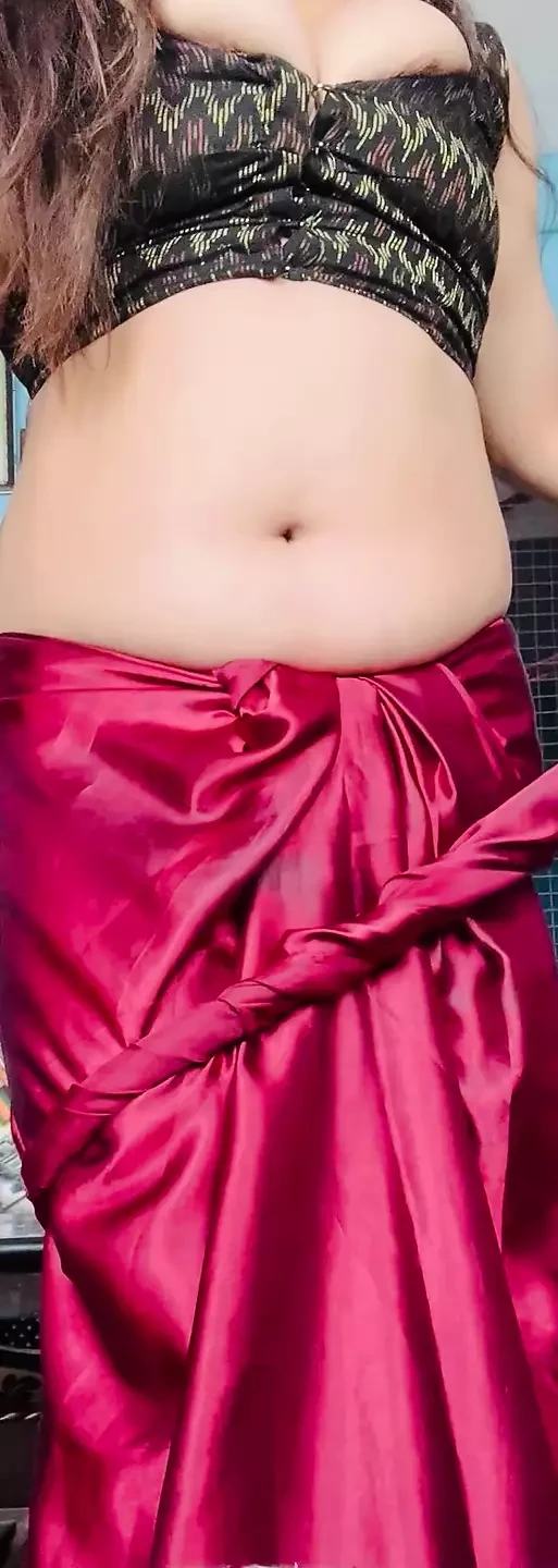 Kim büyük göğüslerimi emmek ister?