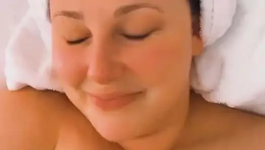 Havlu ile güzel piliç lisa