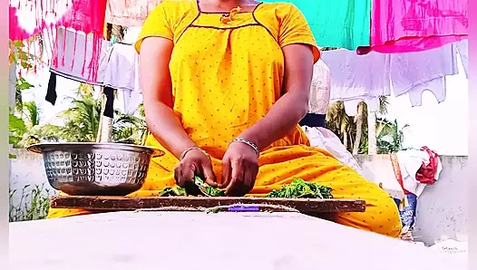 Hintli güzel hizmetçi ev sahibini küçük yarakla sikiyor, Telugu Dirty Talks.