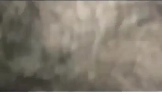 Sevimli Müslüman çift öpüşüyor