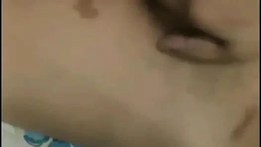 Hintli sari soyunuyor - tam çıplak solo oyun - yoğun orgazm - yüz yok - 4k