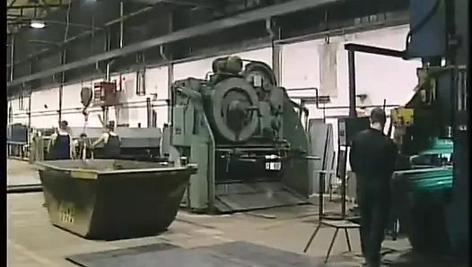 Fabrika iş arkadaşları eşcinsel üçlü grup sekste sert