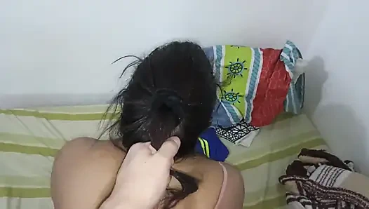 New York Abd'li 18 yaşındaki esmer büyük sarkık memeler üvey erkek kardeşinin büyük yarağını sikiyor