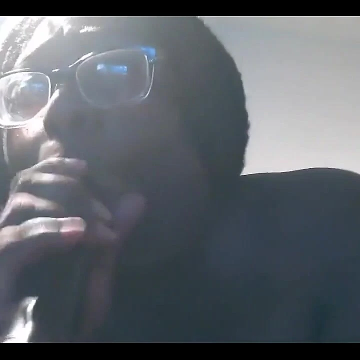 Sahte yarak emmekten nefret ederim.