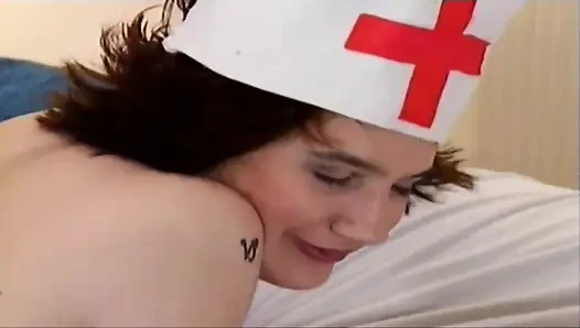 İngiliz sürtük hemşire sikiliyor
