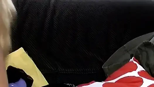 Hayallerinizdeki mükemmel Alman genç kız şanslı adamla alay ediyor