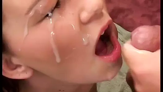 Sıcak minyon esmer civciv iğne yapmadan önce kıçını çük ile dolu var