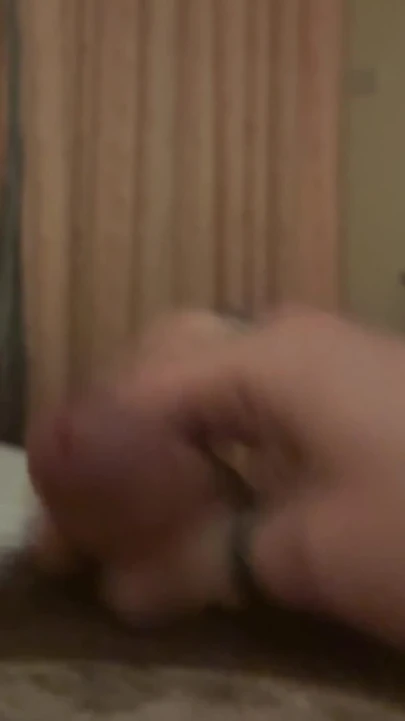 Porno Peter anal yumruk sokmayı deniyor ama götüne sokmada zorlanıyor | Klip 1