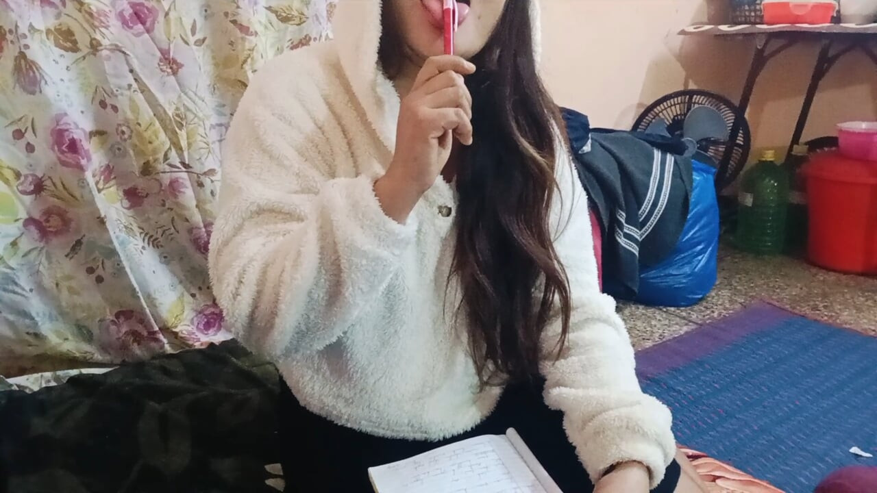 Xxx videoda sıkı amcıklı Hintli sevimli üvey kız kardeş