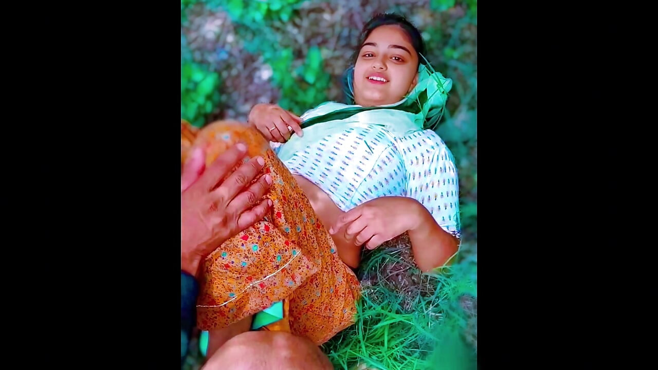 Köylü kız sikişiyor ve erkek arkadaşına diyor ki lütfen beni yavaşça sik çünkü amım çok küçük ve sıkı xxx video