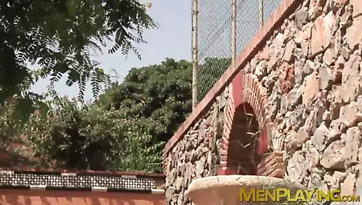 Sıcak iri parça alakarga roberts becerdin eyersiz tarafından onun seksi takım elbise adam