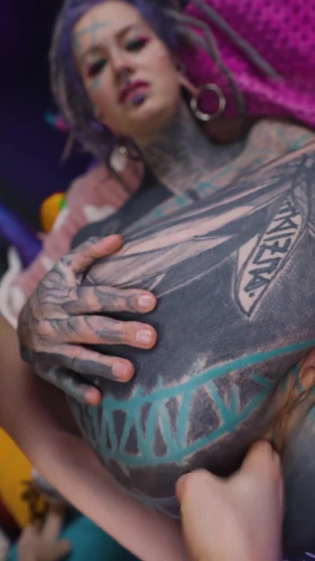 Эпический момент от "Бой подушкой и лесбийское развлечение с Anuskatzz"