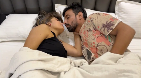 The husband told his wife at night that he can't sleep, let's have sex.