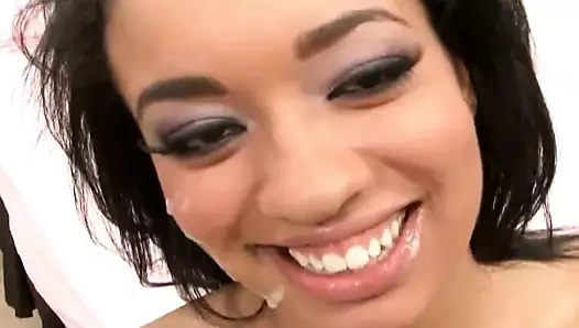 Aliana aşk büyük, uzun bir horoz ile bir adam tarafından ziyaret edilir