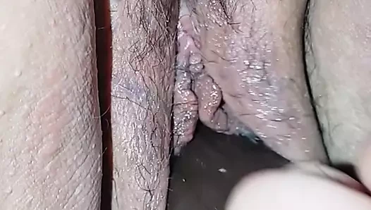 İri güzel kadın gusher