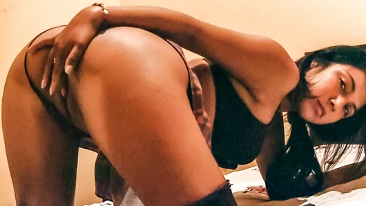 Baştan çıkarıcı latina kedi olduğunu sıcak ve damlayan için benim büyük horoz