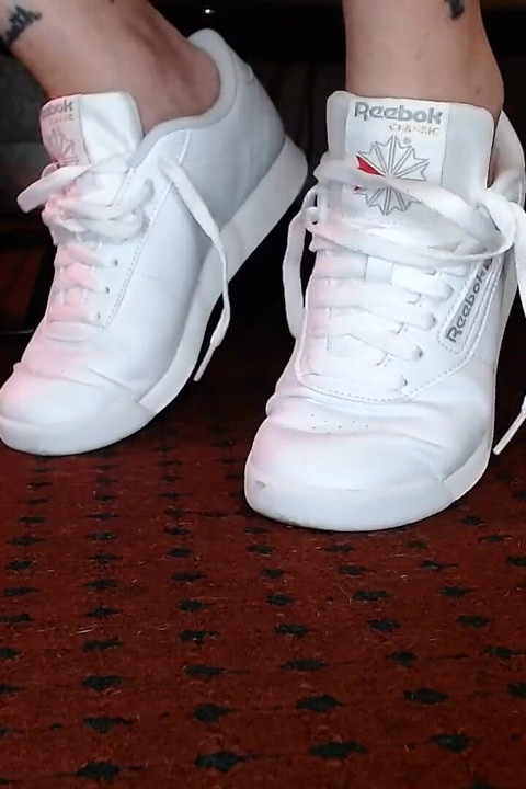 Ayak parmaklarını sallıyor reebok prenses spor ayakkabılar