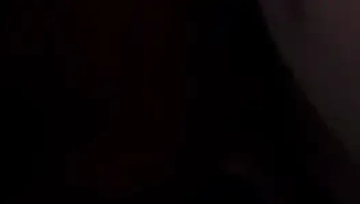 Kedi yavrusu yarak emiyor