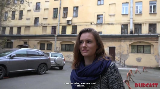 Güzel kız sözde ajan ile harika seks kandırdı