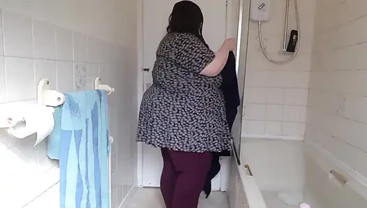 Ssbbw duş striptiz soyunuyor