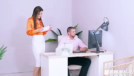 Sürtük sekreter Cindy Shine ateşli patronunu baştan çıkarıyor