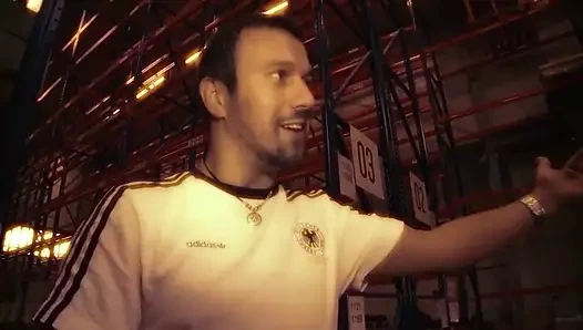 vahşi fahişe ihtiyaçları için emmek horoz