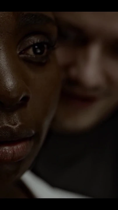 Siyah Afrikalı zenci kız donarak sikiliyor ve yarak hırsızı tarafından dölleniyor - ırklararası zaman durdurma fetişi | Klip 1