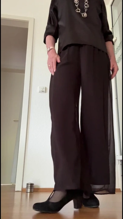 Quicky in Black - operadan hemen önce mastürbasyon yaptım